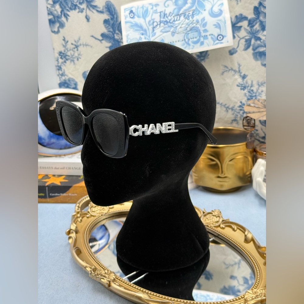 🆕 CHANEL 🧿 NWOT CH5422 Embellished Logo Square Sunglasses, Black & White - Picture 3 of 16